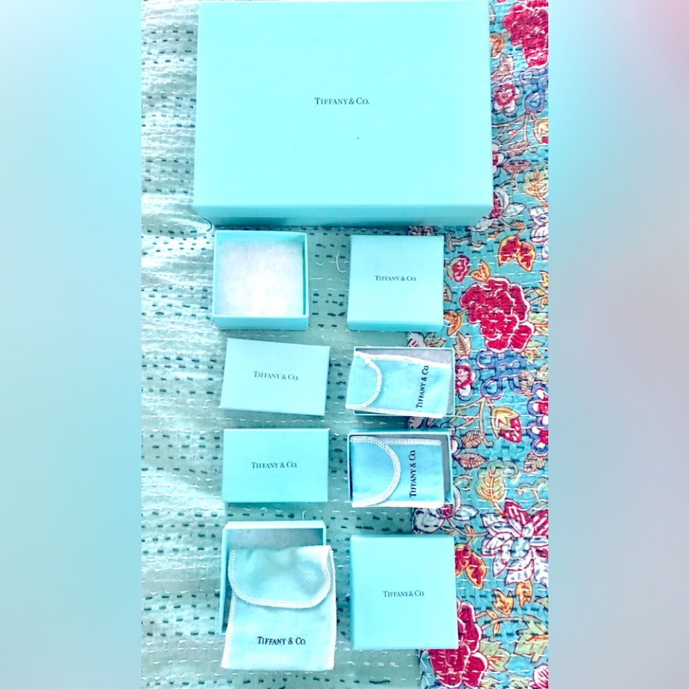 Set of 5 Tiffany & Co.boxes. 3  sizes. Some have pouches. B’fast @ Tiffany’s